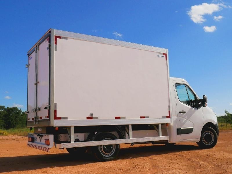 Transporte de Vacinas: A Importância das Carrocerias Frigoríficas na Cadeia do Frio